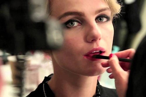 Μήπως τόσο καιρό προσπαθείς να καλύψεις με λάθος τρόπο τα ψεγάδια της επιδερμίδας σου;