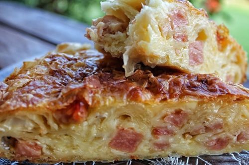 Η πιο τραγανή και εύκολη ζαμπονοκασερόπιτα θα βγει από τον φούρνο σου 