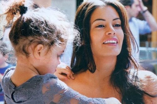 Η Μαρία Κορινθίου ετοιμάζει την κόρη της για το σχολείο δίνοντας της ένα σπουδαίο μάθημα ανθρωπιάς 