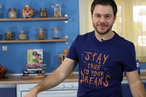 Ο Ευτύχης Μπλέτσας απαντάει με ειλικρίνεια σε σχόλιο μίσους 