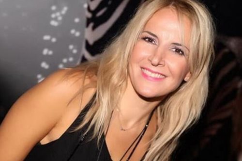 Η Μαρία Ανδρούτσου όμορφη μέσα στο ροζ μπικίνι της αποχαιρετά το καλοκαίρι 