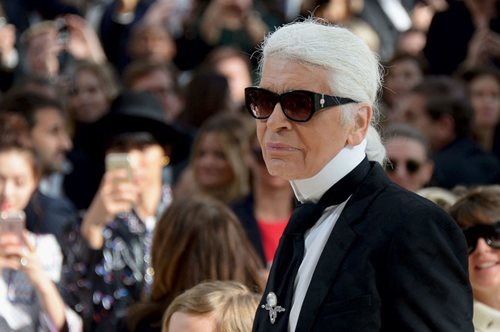 Επιτέλους. Είδαμε τις πρώτες φωτογραφίες από τα ολοκαίνουργια Vans με την υπογραφή του Lagerfeld