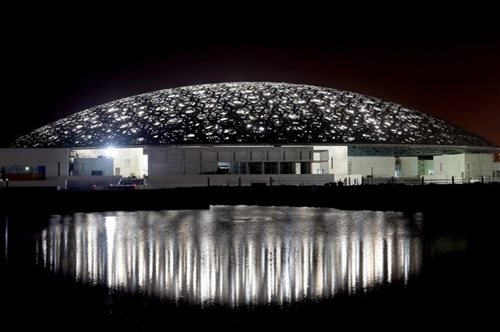 Σε ποιά πόλη του κόσμου ανοίγει παράρτημα το μουσείο του Λούβρου;