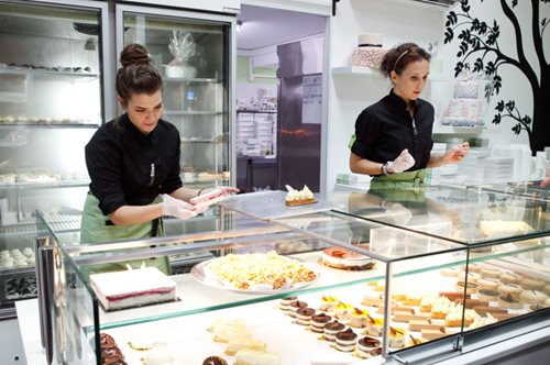 Το μοναδικό ζαχαροπλαστείο της Αθήνας που φτιάχνει όλα του τα γλυκά χωρίς ίχνος ζάχαρης  