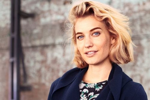 Το στυλ μαλλιών έγινε ξανά γκλάμορους. Όλες οι κυρίαρχες τάσεις για το χειμώνα του 2018