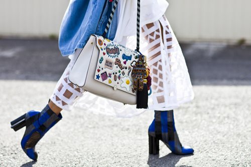 Aυτό το παρεξηγημένο αξεσουάρ θα γίνει φέτος το επίκεντρο του στυλ σου