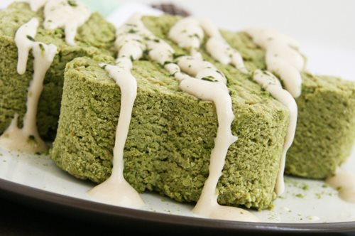 Λαχταριστό κέικ με τσάι matcha, την απόλυτη υπερτροφή που κάνει θραύση αυτή τη στιγμή 