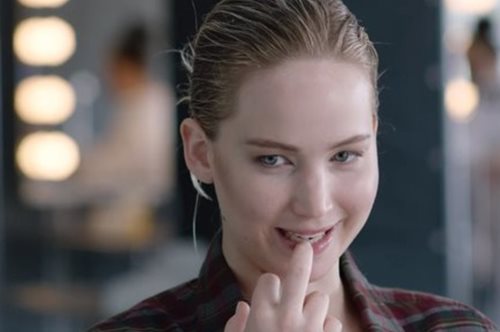 Το αστείο παρασκήνιο της φωτογράφισης της Τζένιφερ Λόρενς για το τεύχος Σεπτεμβρίου της Vogue 