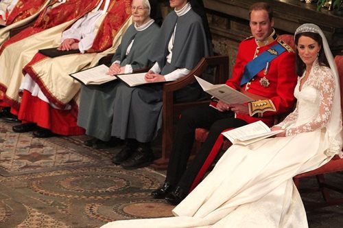 Έκπληξη: Η Κέιτ Μίντλετον φόρεσε και δεύτερο νυφικό, το οποίο δεν είδαμε ποτέ 