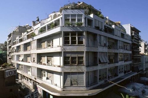 Ο μύθος της πιο πρωτοποριακής πολυκατοικίας στην Αθήνα αντέχει στο χρόνο 