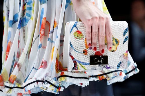 5 πράγματα που σκεφτήκαμε βλέποντας τη συλλογή του Giorgio Armani για το καλοκαίρι του 2018