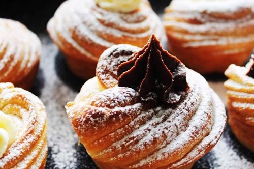 Κράφιν: Το λαχταριστό ζυμαρένιο γλυκό που έχει κάνει τον πλανήτη να παραμιλάει 