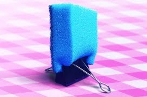 20 τρικ με το σφουγγάρι των πιάτων που θα σε βοηθήσουν να καθαρίσεις στα πιο «κουφά» σημεία