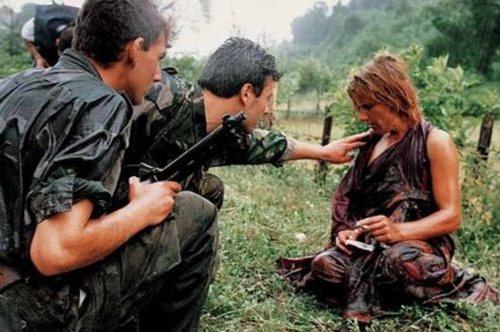 «Ο βιασμός είναι πολύ πιο αποτελεσματικός από τον πυροβολισμό». Οι γυναίκες της Βοσνίας θυμούνται 