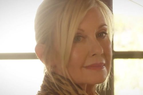 Ολίβια Νιούτον Τζον: «Η θεραπευτική κάνναβη με βοηθά ν' αντιμετωπίσω τον καρκίνο» 