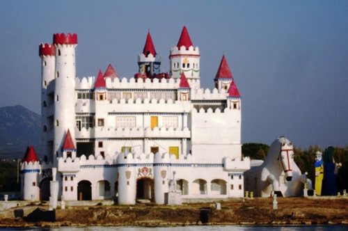 To ξεχαμένο Κάστρο των Παραμυθιών στη Μεσσηνία που θυμίζει Disneyland