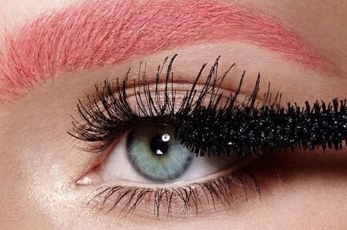 Είναι γεγονός: Η πρώτη υβριδική μάσκαρα είναι εδώ και θα κολλήσεις μαζί της 