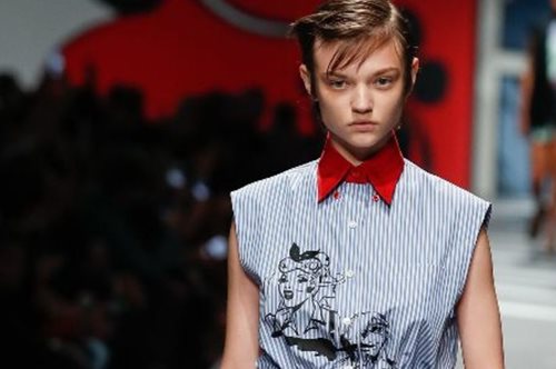 Το αξεσουάρ των 20€ που θα σε κάνει να μοιάζεις σαν να είσαι ντυμένη με Prada 