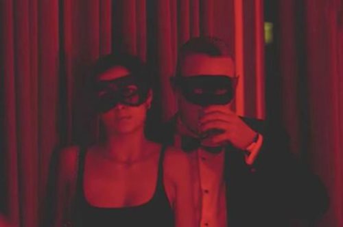 Mέσα στο πιο κλειστό σεξ κλαμπ του Μπέβερλι Χιλς, εκεί που διασκεδάζει η ελίτ του Χόλιγουντ