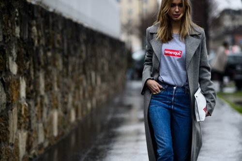 Γιατί στην Εβδομάδα Μόδας στο Παρίσι όλες εμφανίστηκαν ένα μόνο αξεσουάρ;