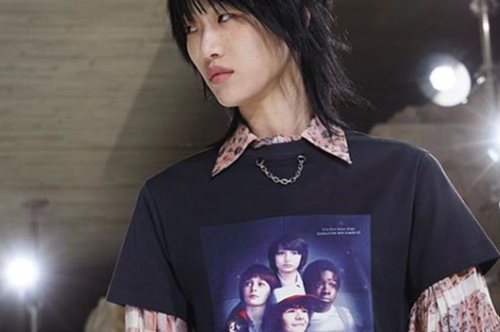 Τρελή ανατροπή: Αυτό το T-Shirt από τον οίκο Louis Vuitton το θέλουμε