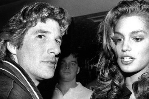 Θυμάσαι τον γάμο της Σίντι Κρόφορντ και του Ρίτσαρντ Γκιρ; Εμείς τον είχαμε ξεχάσει 