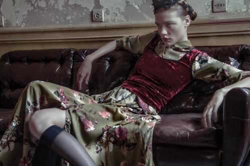 Βρήκαμε τα ρούχα που θα φορούσε η Φρίντα Κάλο εάν ζούσε στην Αθήνα του 2017