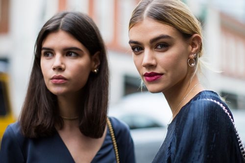 Ο πιο hot τρόπος να πιάσεις τα μαλλιά σου και να φαίνεσαι χτενισμένη ενώ δεν είσαι