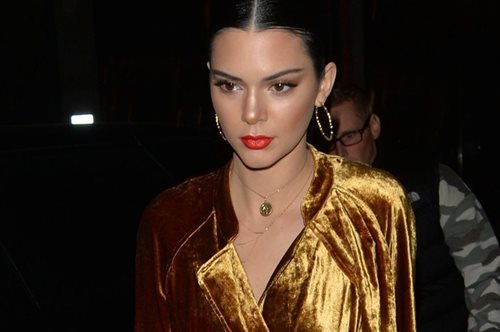 Τρέλα εις τον κύβο. Το πολύ μοδάτο item που δεν θα έπρεπε να φοράνε οι λευκές γυναίκες