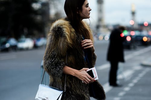 To κουλ στιλιστικό τρικ που αναδεικνύει όλες, μα όλες, τις γυναίκες δεν κοστίζει απολύτως τίποτα