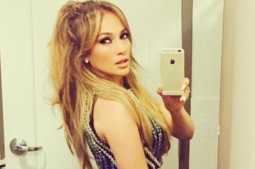Jennifer Lopez: Κάνει dubsmash με το σύντροφό της χωρίς μακιγιάζ και ρίχνει το Internet