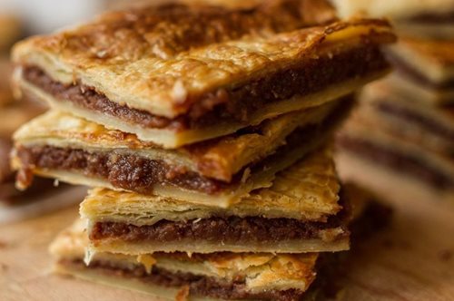 Πίτα σοκολάτας: Δύο λατρείες σε μία. Και πίτα και σοκολάτα. Μα, θέλουν να μας τρελάνουν; 