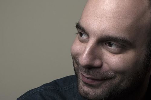 O Μιχάλης Προβατάς είναι ο δημοσιογράφος που λατρεύουν οι σελέμπριτι (και όχι μόνο)