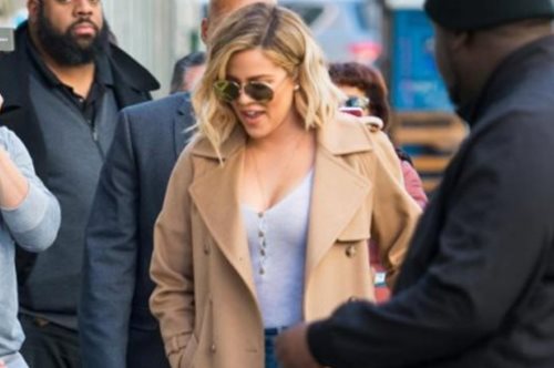 Πήγε μόνη της. Κανείς δεν πάτησε στα εγκαίνια της μπουτίκ της Khloe Kardashian στη Νέα Υόρκη