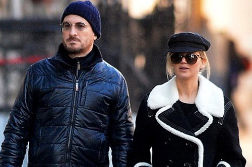 Η Τζένιφερ Λόρενς και ο Ντάρεν Αρονόφσκι είναι μαζί παρά το σκάνδαλο που κάνει λόγο για απιστία