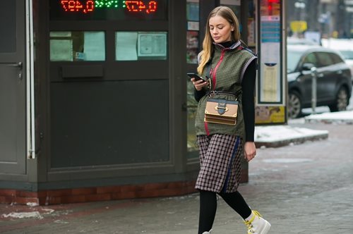 Δεν χρειάζεται να τα αγοράσεις. Αρκεί να αντιγράψεις από τα Zara αυτά τα στιλιστικά τρικ