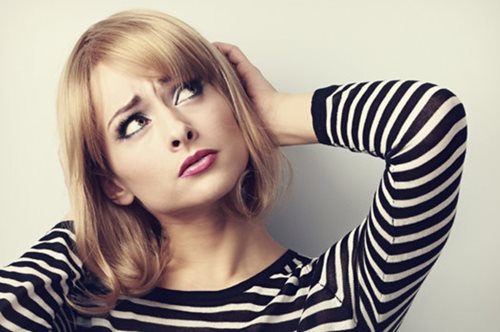 Μην αγνοείς τη φαγούρα στο κεφάλι: Υπάρχει αιτία και θεραπεία