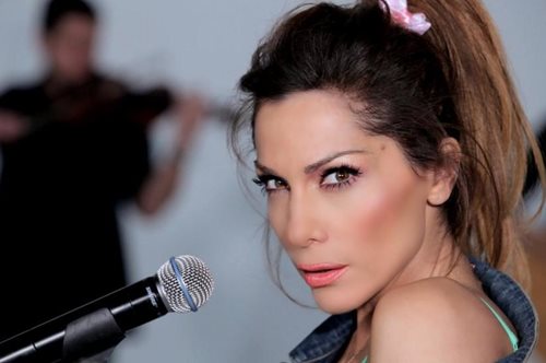 Γκάφα ολκής. Μπέρδεψαν τη Βανδή με τη Βίσση σε απονομή βραβείων. Η αντίδραση της Βανδή