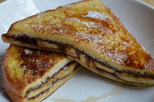 Το πιο εύκολο και γρήγορο γλυκό του χειμώνα: Τοστ με μπανάνες και σοκολάτα στο φούρνο 