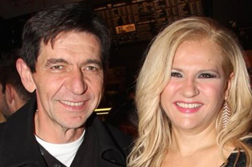 «Αντί να είναι υπερήφανοι στην Ελλάδα τον συκοφαντούν». Η Μπέσυ Μάλφα υπερασπίζεται τον Σκιαδαρέση