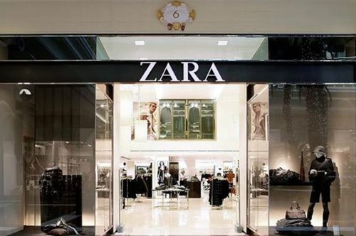 Σκάνδαλο στα Zara; Bρέθηκαν κρυμμένα μηνύματα μέσα σε ρούχα 