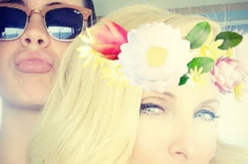 «Ρε μάνα θα καθαρίσεις;». Τι ζήτησε ο γιος της Ελένης Μενεγάκη, Άγγελος Λάτσιος, από την ίδια;  