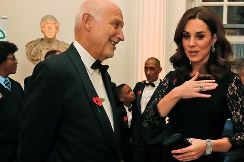 Η λεπτομέρεια στο φόρεμα της Κέιτ Μίντλετον που τονίζει πανέμορφα την εγκυμοσύνη της