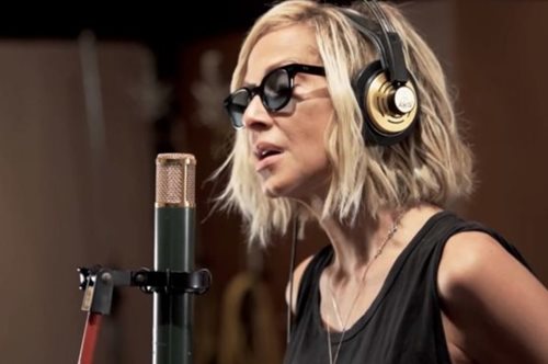 Η σαρωτική δημόσια απάντηση της Άννας Βίσση στους κατακριτές του νέου της τραγουδιού