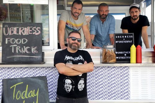 Το Uberness Food Truck του Βασίλη Καλλίδη πάει βόλτες στην Αθήνα