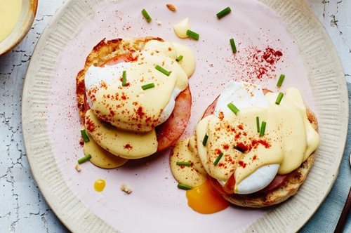 Φτιάξε αυγά μπένεντικτ στο σπίτι και εντυπωσίασε. Μια συνταγή για όσους λατρεύουν τα αυγά