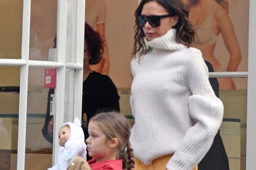 Η Bικτόρια Μπέκαμ μοιράζεται μία σπάνια ματιά από την οικογενειακή της καθημερινότητα