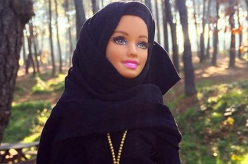 Hijarbie: Γνωρίστε την πρώτη Μουσουλμάνα Βarbie με δικό της λογαριασμό στο Instagram