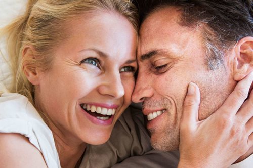 Μετά την καμπή η άνθηση. Αυτή είναι η ηλικία που γυναίκες και άντρες ξαναγεννιούνται 