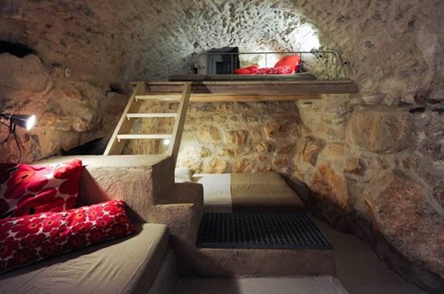 Πώς ένα πυργόσπιτο του 18ου αιώνα στη Μάνη μετατράπηκε στο εξοχικό όπου όλοι θέλουμε να αποδράσουμε